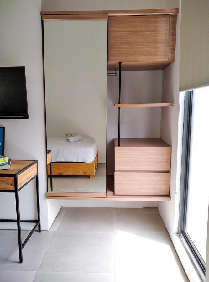 Tengah Tengah Jakarta Exterior photo