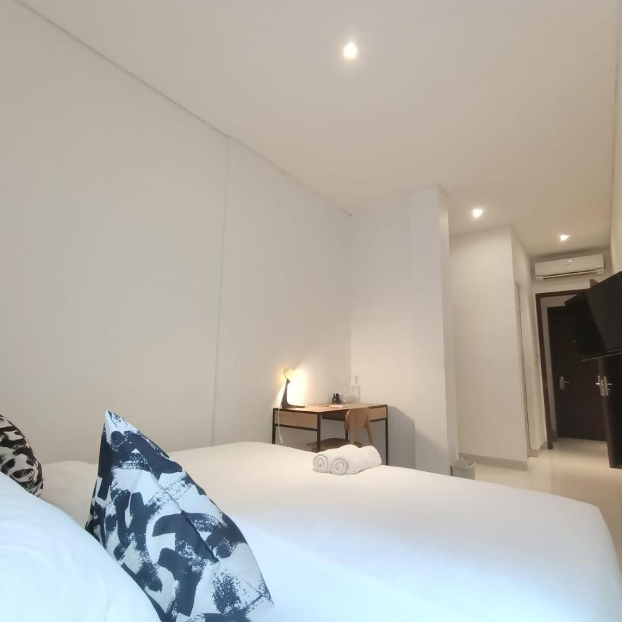 Tengah Tengah Jakarta Exterior photo